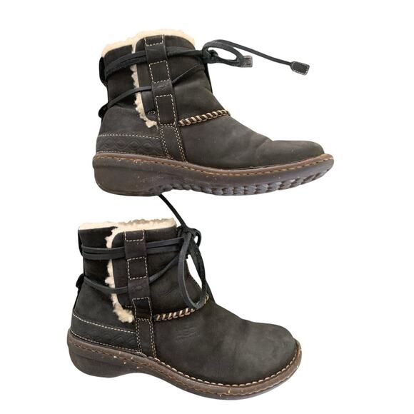 UGG Cove Winter Boots Womens Size 6 Black Leather Shearling Lined Comfort Shoes - Picture 6 of 10